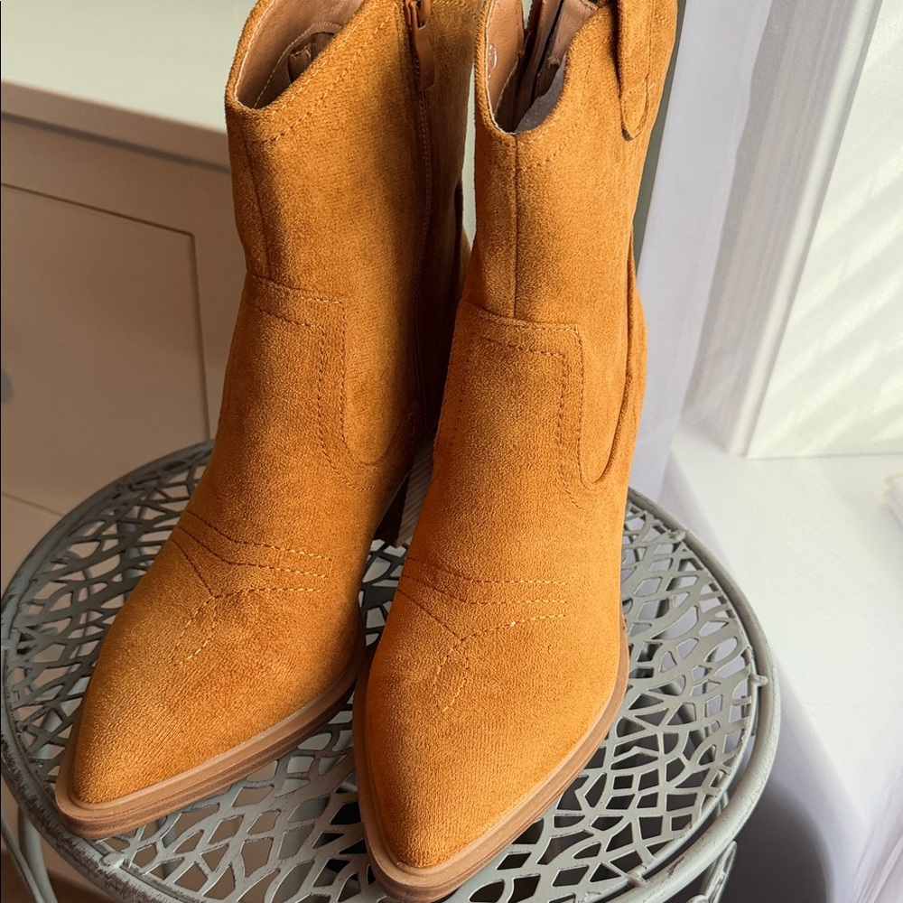 TOP Moda Tan Western Ankle Booties
